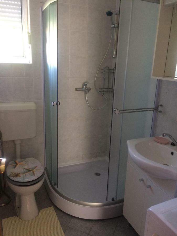 Obiteljski Apartman Filip U Blizini Plaze Za Djecu Palit Esterno foto