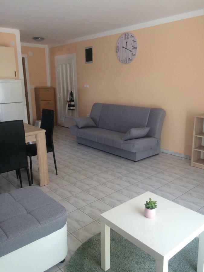 Obiteljski Apartman Filip U Blizini Plaze Za Djecu Palit Esterno foto