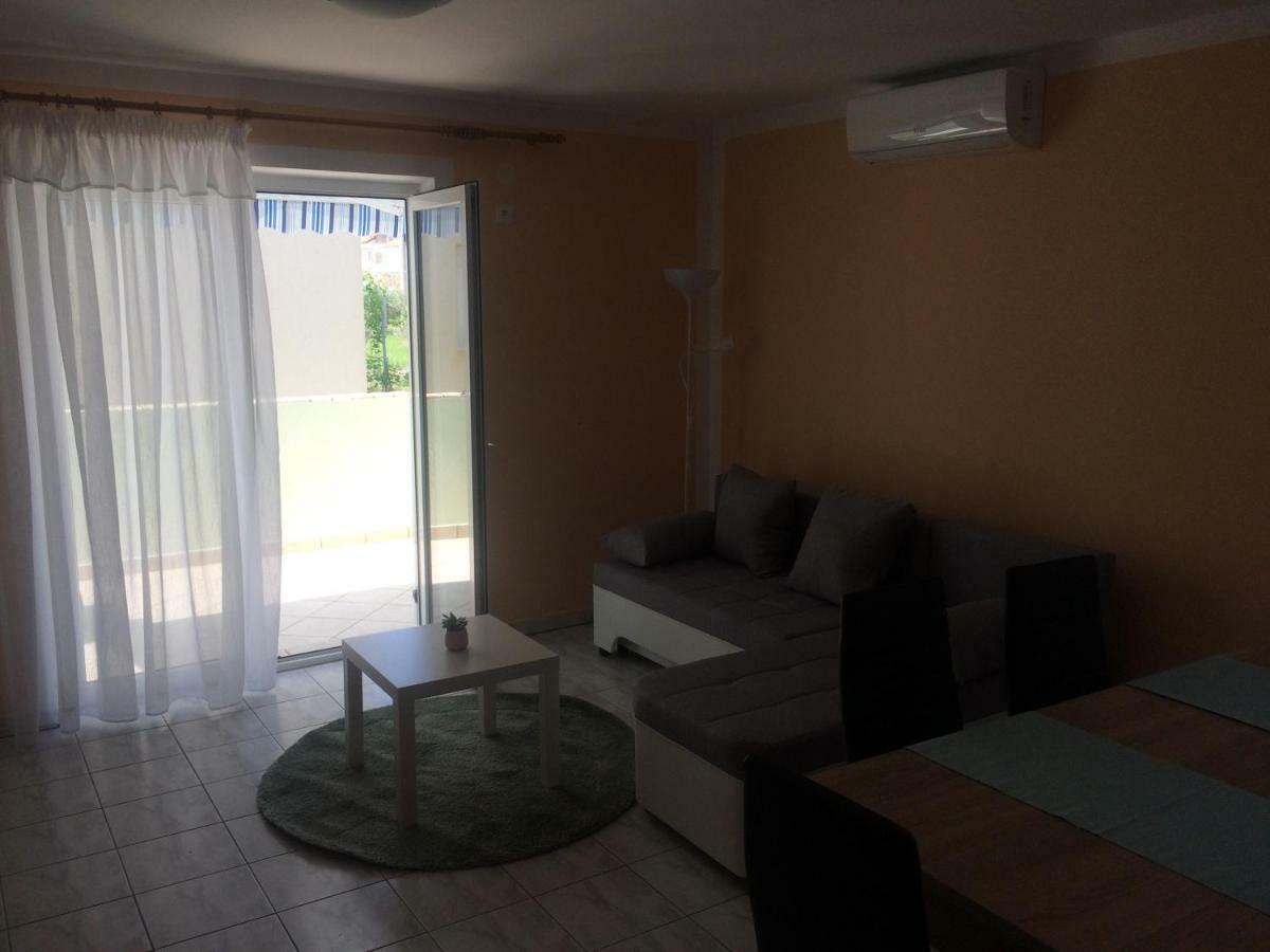 Obiteljski Apartman Filip U Blizini Plaze Za Djecu Palit Esterno foto