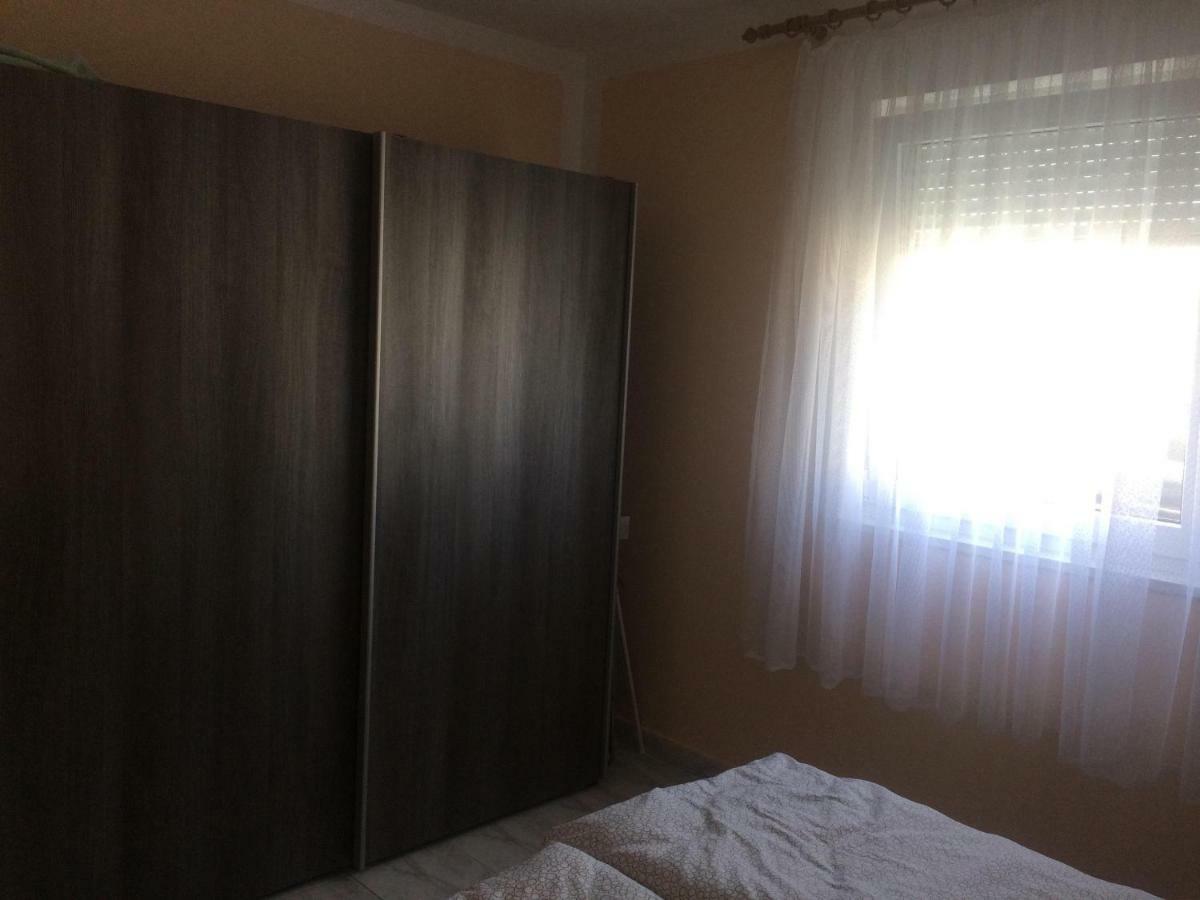 Obiteljski Apartman Filip U Blizini Plaze Za Djecu Palit Esterno foto
