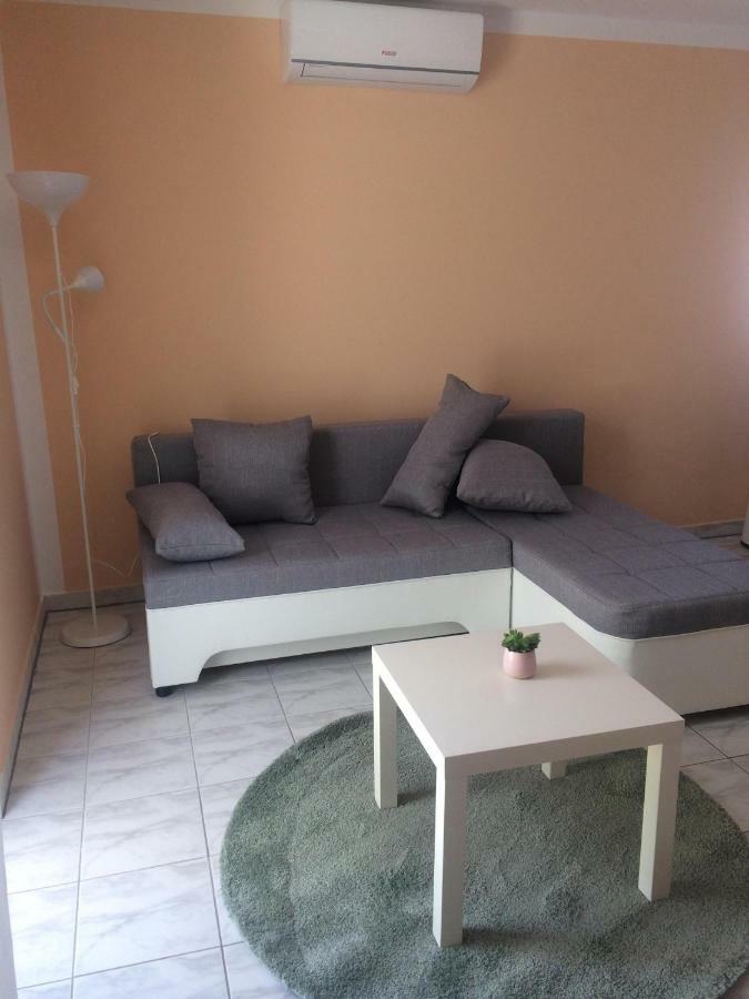 Obiteljski Apartman Filip U Blizini Plaze Za Djecu Palit Esterno foto