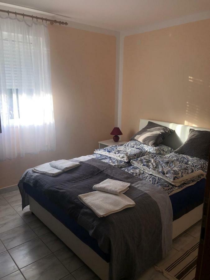Obiteljski Apartman Filip U Blizini Plaze Za Djecu Palit Esterno foto