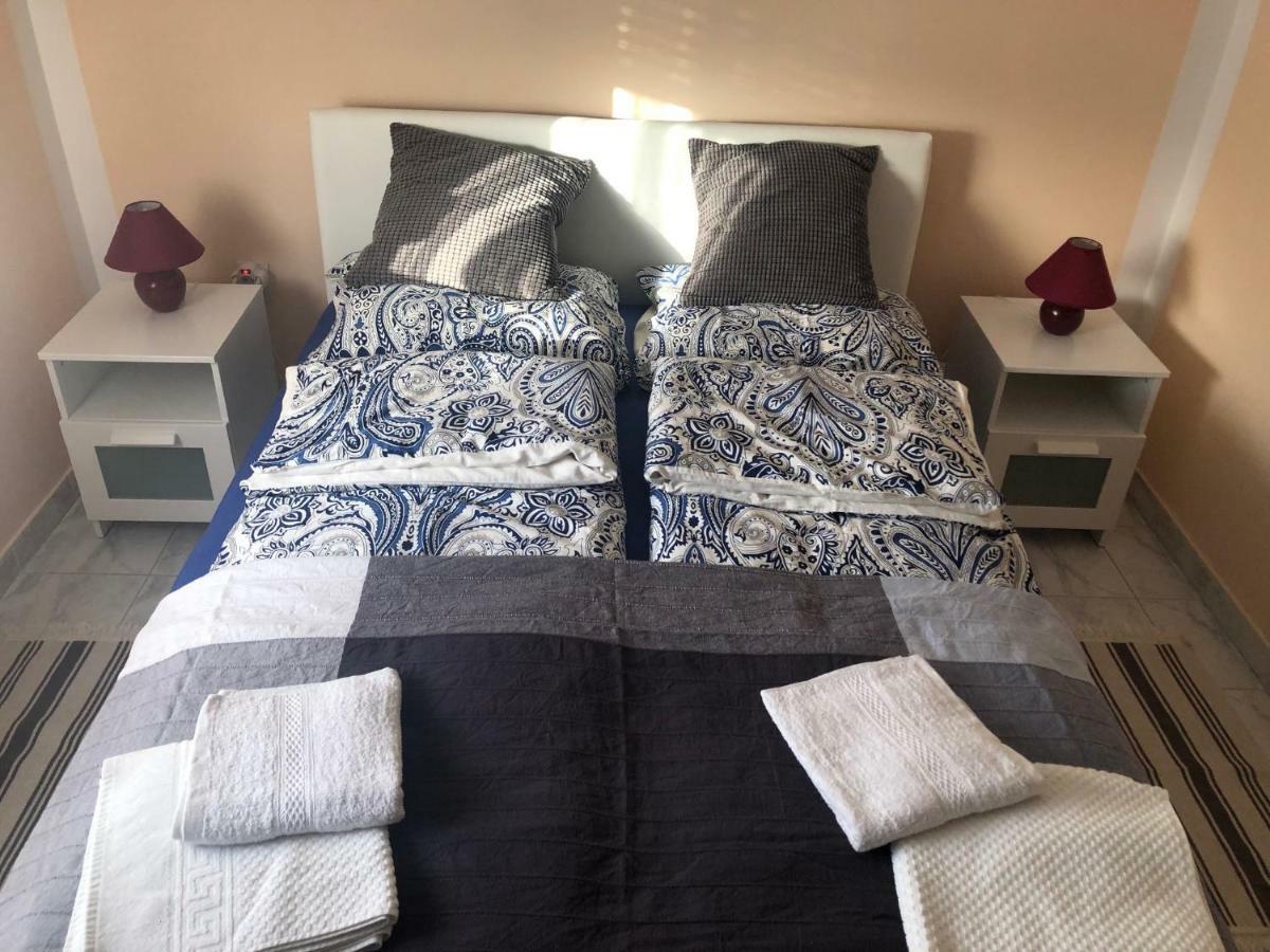 Obiteljski Apartman Filip U Blizini Plaze Za Djecu Palit Esterno foto
